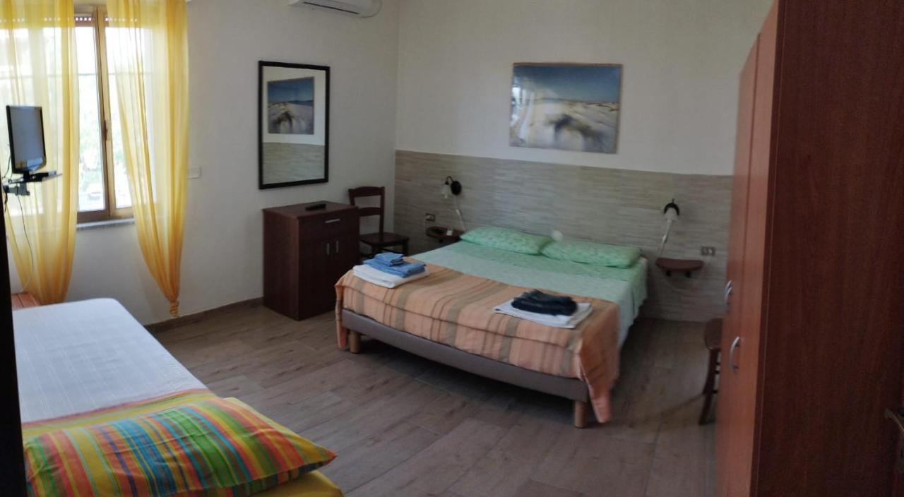 Casa Vacanze"Il Bouganville" Carbonia Exterior foto