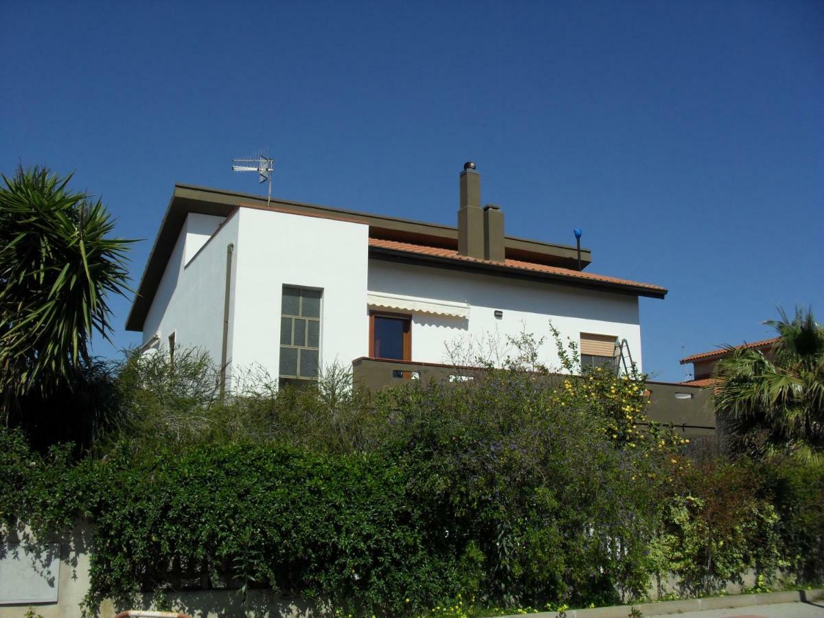 Casa Vacanze"Il Bouganville" Carbonia Exterior foto