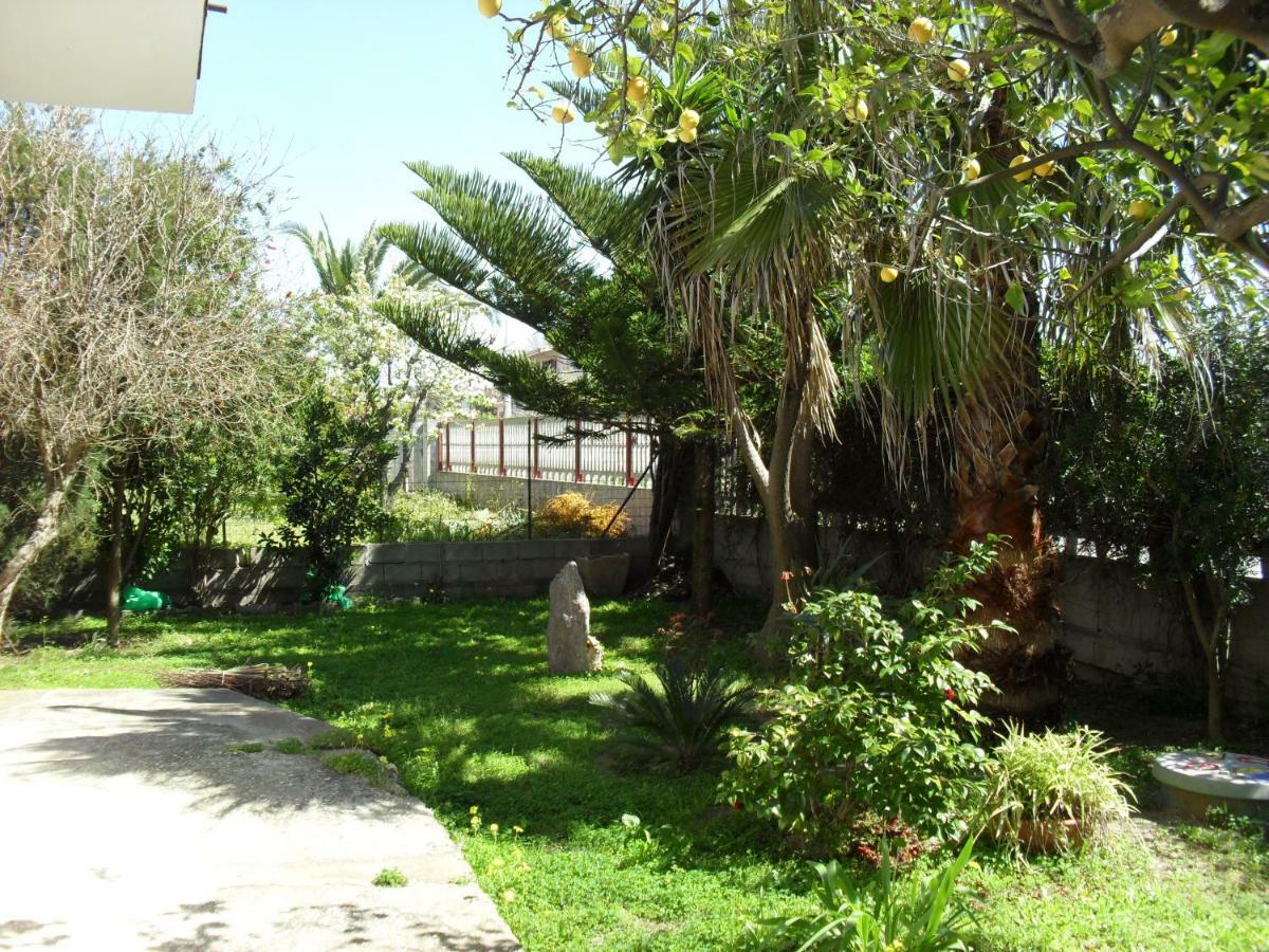 Casa Vacanze"Il Bouganville" Carbonia Exterior foto